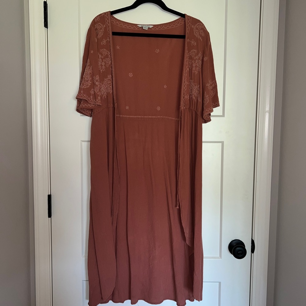 American Eagle Dusty Rose Embroidered Kimono with front tie Size M